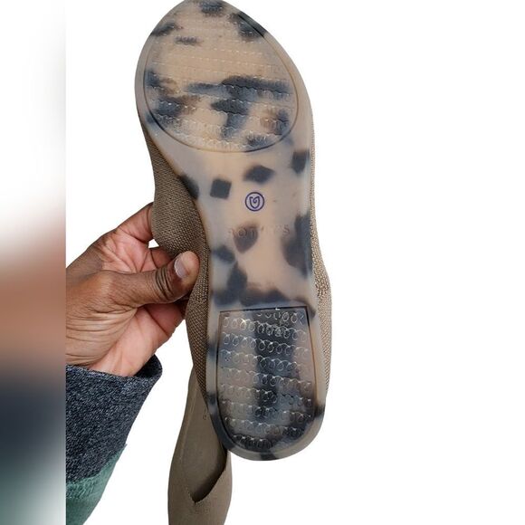 Rothy's   - Picture 4 of 7